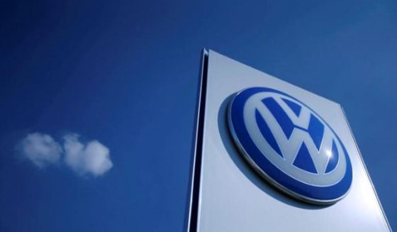 VW بڑے پیمانے پر ہڑتالوں کو روکنے کے لیے ڈیل پر پہنچ گیا | ایکسپریس ٹریبیون