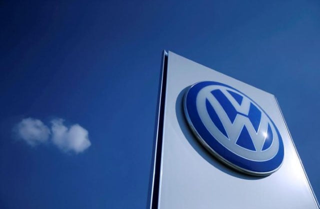 VW بڑے پیمانے پر ہڑتالوں کو روکنے کے لیے ڈیل پر پہنچ گیا | ایکسپریس ٹریبیون