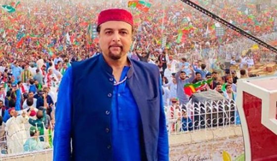 عمران خان کے خاندان کے خلاف پوسٹ کرنے پر پی ٹی آئی نے سلمان احمد کو برطرف کر دیا