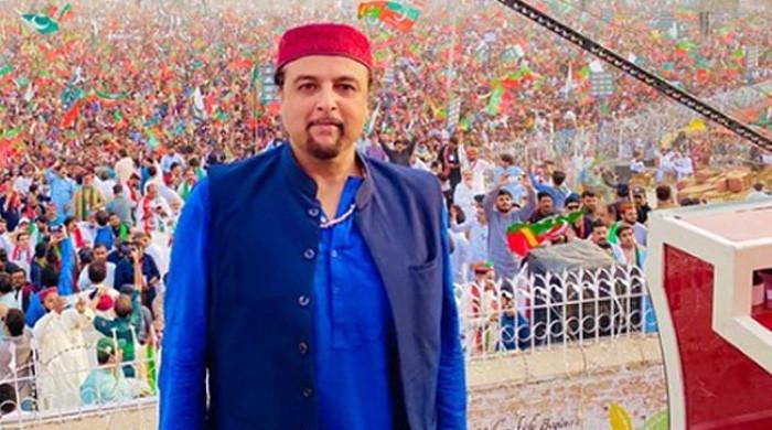 عمران خان کے خاندان کے خلاف پوسٹ کرنے پر پی ٹی آئی نے سلمان احمد کو برطرف کر دیا