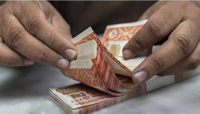 ٹیکس بڑھانے میں مدد کے لیے 5000 روپے کے نوٹ کو ختم کرنا | ایکسپریس ٹریبیون