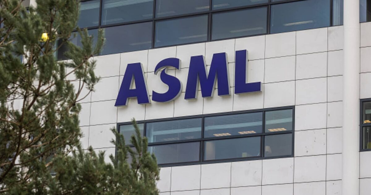 ASML کے حصص 10 ٪ کودتے ہیں کیونکہ احکامات میں اضافے سے دیپ ساک کے خوف سے انکار ہوتا ہے۔