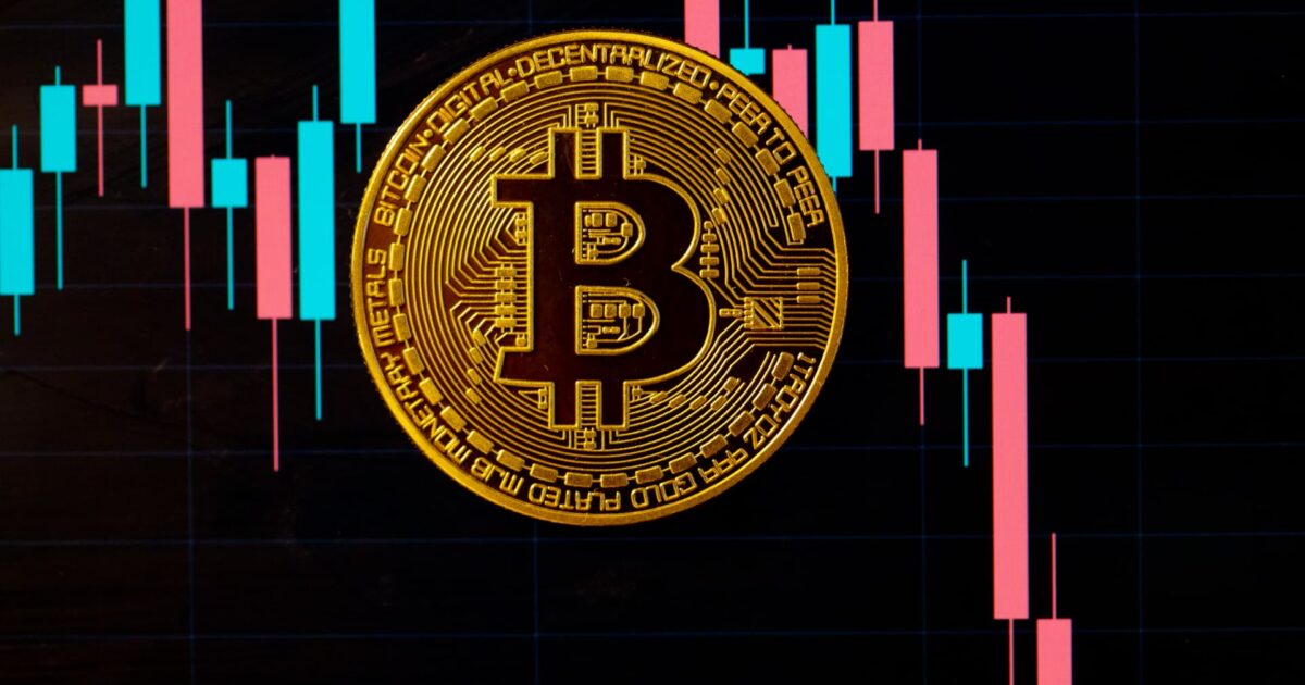 Bitcoin خطرے سے دور کی حرکت میں گرتا ہے کیونکہ Nasdaq اسٹاک متاثر ہوتا ہے۔