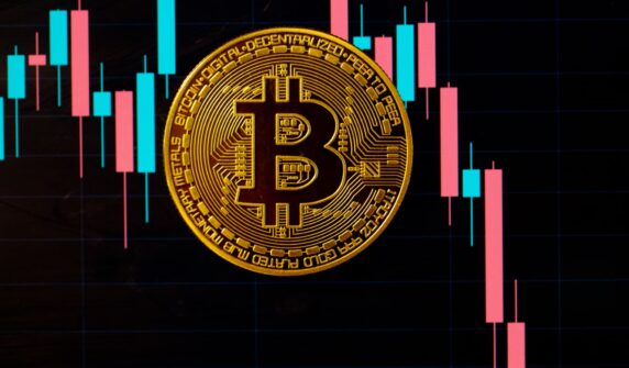 Bitcoin خطرے سے دور کی حرکت میں گرتا ہے کیونکہ Nasdaq اسٹاک متاثر ہوتا ہے۔