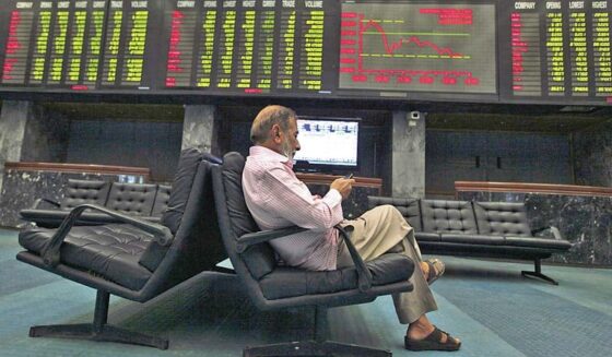 KSE-100 انڈیکس 1.58% سے زیادہ گرنے سے PSX کو نقصان کا سامنا ہے۔ ایکسپریس ٹریبیون