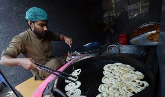 ایس ایس جی سی کے دعووں کے باوجود ، کراچیئٹس پہلے رمضان میں گیس کی بندش برداشت کرتے ہیں