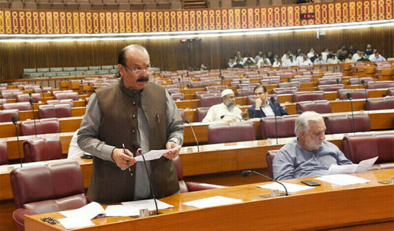 ایم این اے کی تنخواہوں میں اضافے کے بعد رقم بچانے کے لئے 220 ‘غیر ضروری پوسٹس’ این اے میں ختم ہوگئیں