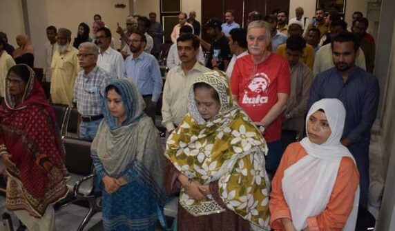 لیبر ماہرین کم سے کم اجرت پر عمل درآمد پر کارروائی کا مطالبہ کرتے ہیں