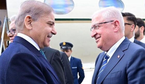 وزیر اعظم شہباز دو روزہ سرکاری دورے پر ترکئی پہنچے
