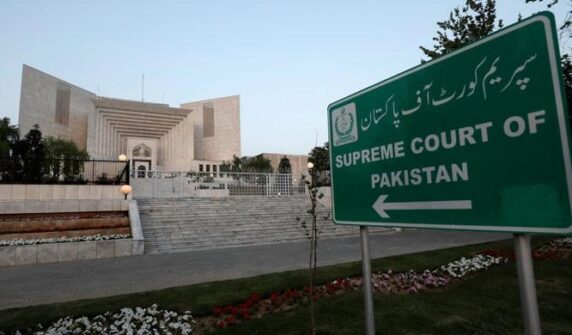آئینی بینچ کے دو ججوں نے مخصوص نشستوں کے معاملے پر جائزہ لینے کی درخواستوں کا اعلان کیا ہے جو ناقابل قبول ہے