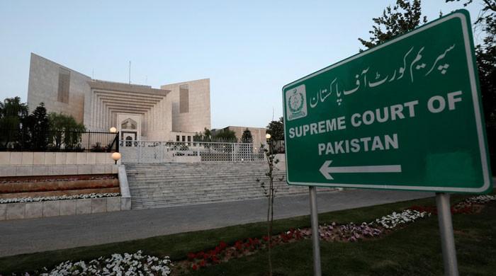 آئینی بینچ کے دو ججوں نے مخصوص نشستوں کے معاملے پر جائزہ لینے کی درخواستوں کا اعلان کیا ہے جو ناقابل قبول ہے