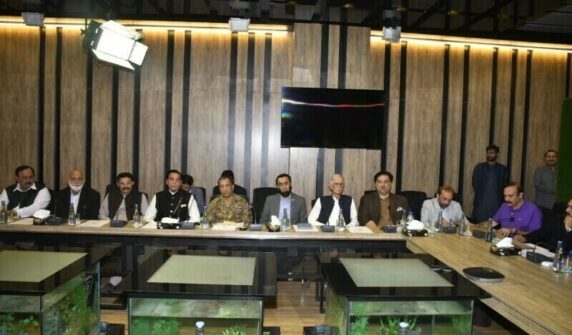 انفارمیشن وزیر ، ڈی جی آئی ایس پی آر قومی سلامتی سے متعلق مختصر سیاسی جماعتیں: سرکاری میڈیا