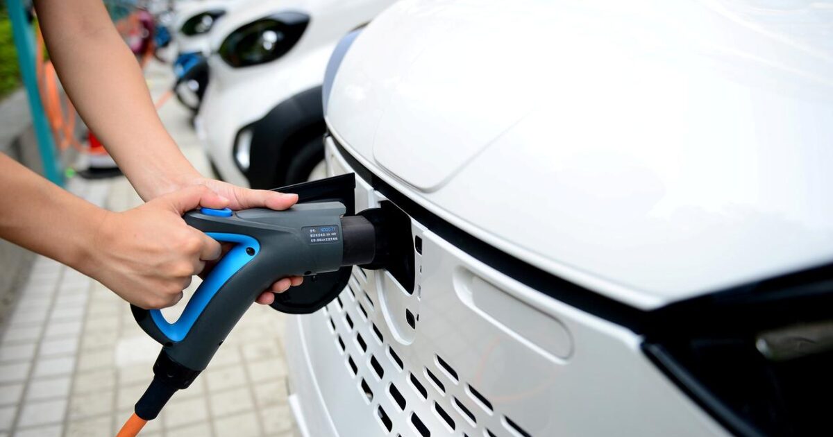 ای وی چارجنگ اسٹیشنوں کے لئے RSS23.57/KWH ٹیرف منظور شدہ | ایکسپریس ٹریبیون