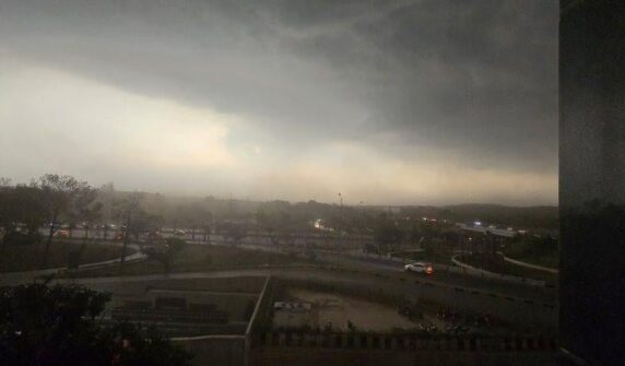 بارش کے جادو سے اسلام آباد ، راولپنڈی کو راحت ملتی ہے