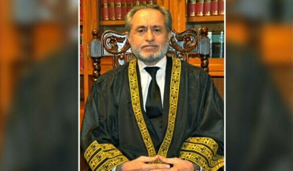 دنیا میں کہیں بھی نہیں ، عدالتیں مارشل دہشت گردی کے معاملات کی کوشش کرتی ہیں: جسٹس منڈوکیل