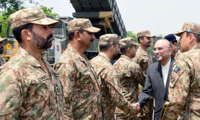 زرداری پیشہ ورانہ فضیلت کے لئے فوج کا سہرا دیتا ہے