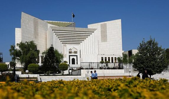 سپریم کورٹ اکثریت کے فیصلے کے ساتھ فوجی عدالتوں میں سویلین آزمائشوں کی اجازت دیتی ہے
