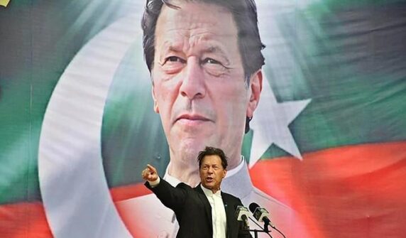 عمران خان نے عمران خان کو تکلیف دی