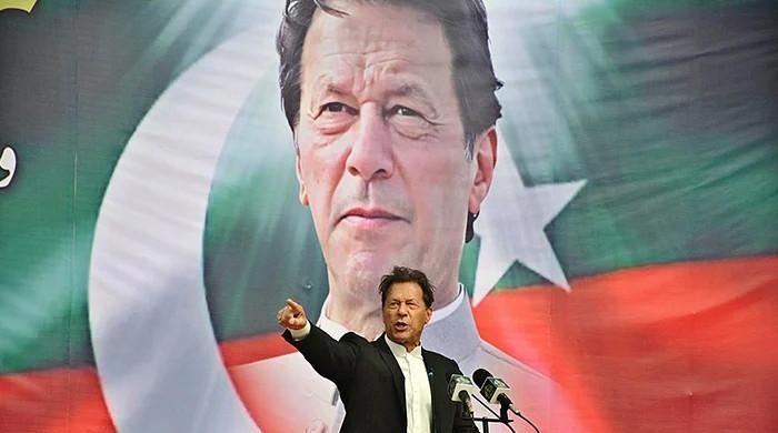 عمران خان نے عمران خان کو تکلیف دی