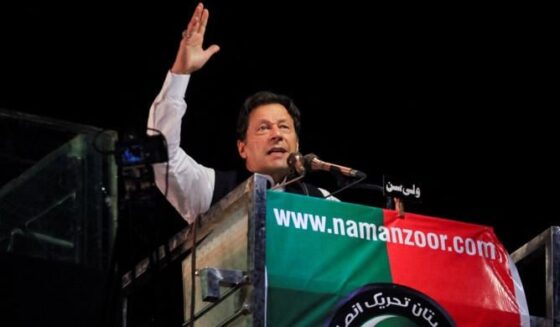 عمران نے ‘دے دو’ معاہدے کو مسترد کردیا ، صرف پاکستان کی دلچسپی کے لئے بات چیت کا کہنا ہے کہ