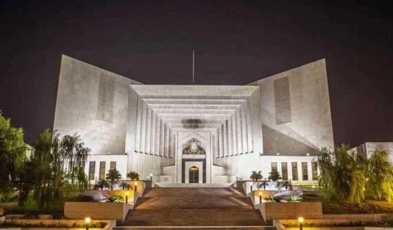 فوجی مقدمے کی سماعت کے معاملے میں سپریم کورٹ کا فیصلہ ہے