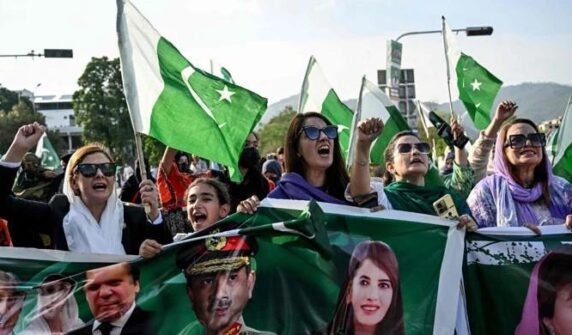 قوم ہندوستانی ہڑتالوں کے خلاف طاقتور آپریشن کی کامیابی کا جشن مناتی ہے