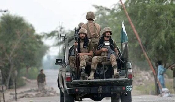 پاکستان آرمی سپاہی نے شہید کردیا ، کے پی آئی بیوس میں آٹھ دہشت گرد ہلاک ہوگئے