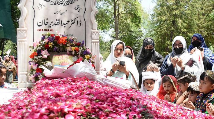 پاکستان نے محب وطن جوش کے ساتھ آپ کو ٹیک بیئر کا جشن منایا