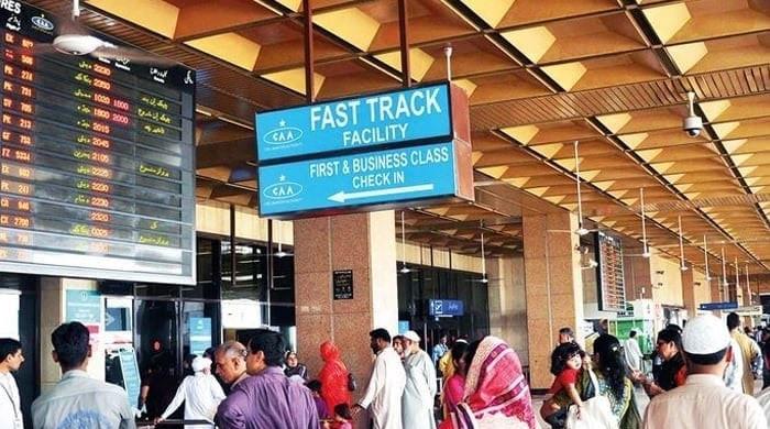 پاکستانیوں کو بیرون ملک سے جلاوطن کردیا گیا ، پاسپورٹ کی منسوخی کا سامنا کرنا ، پولیس کارروائی: نقوی