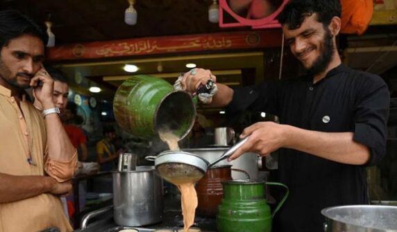 ڈٹرجنٹ ، دوسرے آلودگیوں کے ساتھ ، کراچی دھباس میں استعمال ہونے والے دودھ میں پایا جاتا ہے