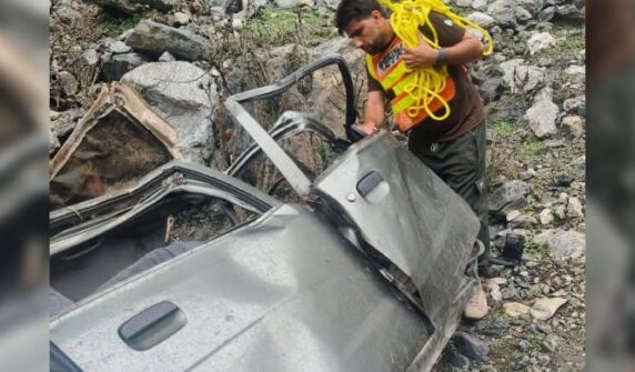 کار حادثے کا دعویٰ ہے کہ کوہستان میں آٹھ کنبہ کے افراد کی جانیں