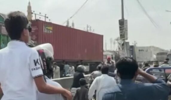 کراچی کا احتجاج 16 گھنٹوں کے بعد لوڈشیڈنگ کا اختتام ختم ہوتا ہے ، شاہراہ دوبارہ کھل جاتی ہے