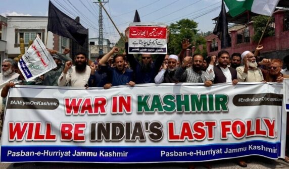 کشمیری کے کارکنوں کو ہندوستانی مخالف احتجاج کے ساتھ اشرف صحرائی کی برسی منائی گئی