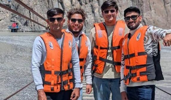 گجرات کے چار لاپتہ سیاحوں نے سکارڈو رائن میں مردہ پایا