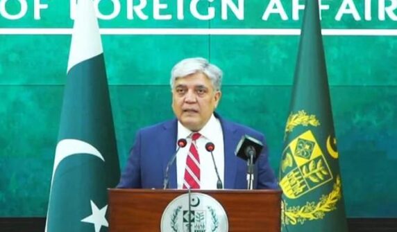 ہندوستان میں گولڈن ٹیمپل کو نشانہ نہیں بناتے ہوئے پاکستان نے ‘اعلی ترین عزت’ میں عبادت گاہیں رکھی ہیں۔