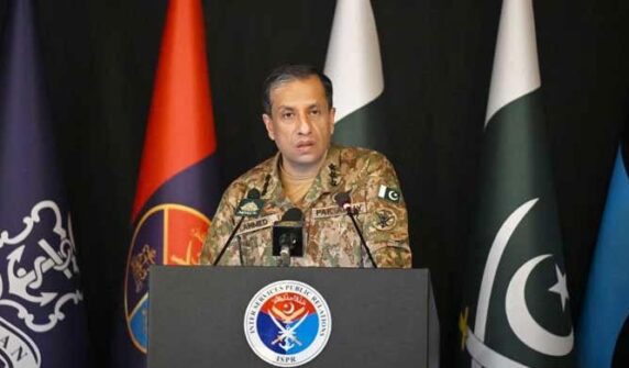 ہندوستان نے تین ایئر بیس پر میزائل لانچ کیے: ڈی جی آئی ایس پی آر