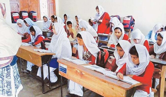 ہندوستان پاکستان کے جنگ بندی کے بعد آزاد کشمیر میں کل دوبارہ کھلنے والے اسکول