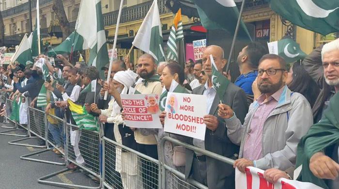 ہندوستان کے جنگی بیان بازی کے خلاف لندن میں مسلم لیگ (ن) کے حامیوں کا ریلی نکلا