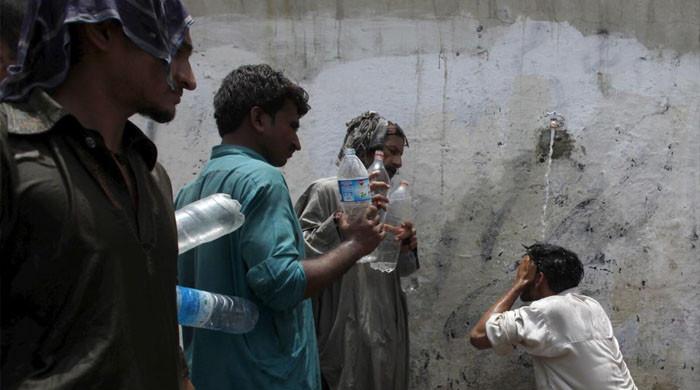 ہیٹ ویو اتوار تک پاکستان میں جاری رہنے کے لئے ، دفتر سے ملا