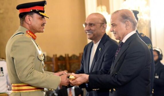 یہاں کے پی سی ایم گانڈاپور نے کوس عاصم منیر کی فیلڈ مارشل تقریب سے کیوں محروم کیا
